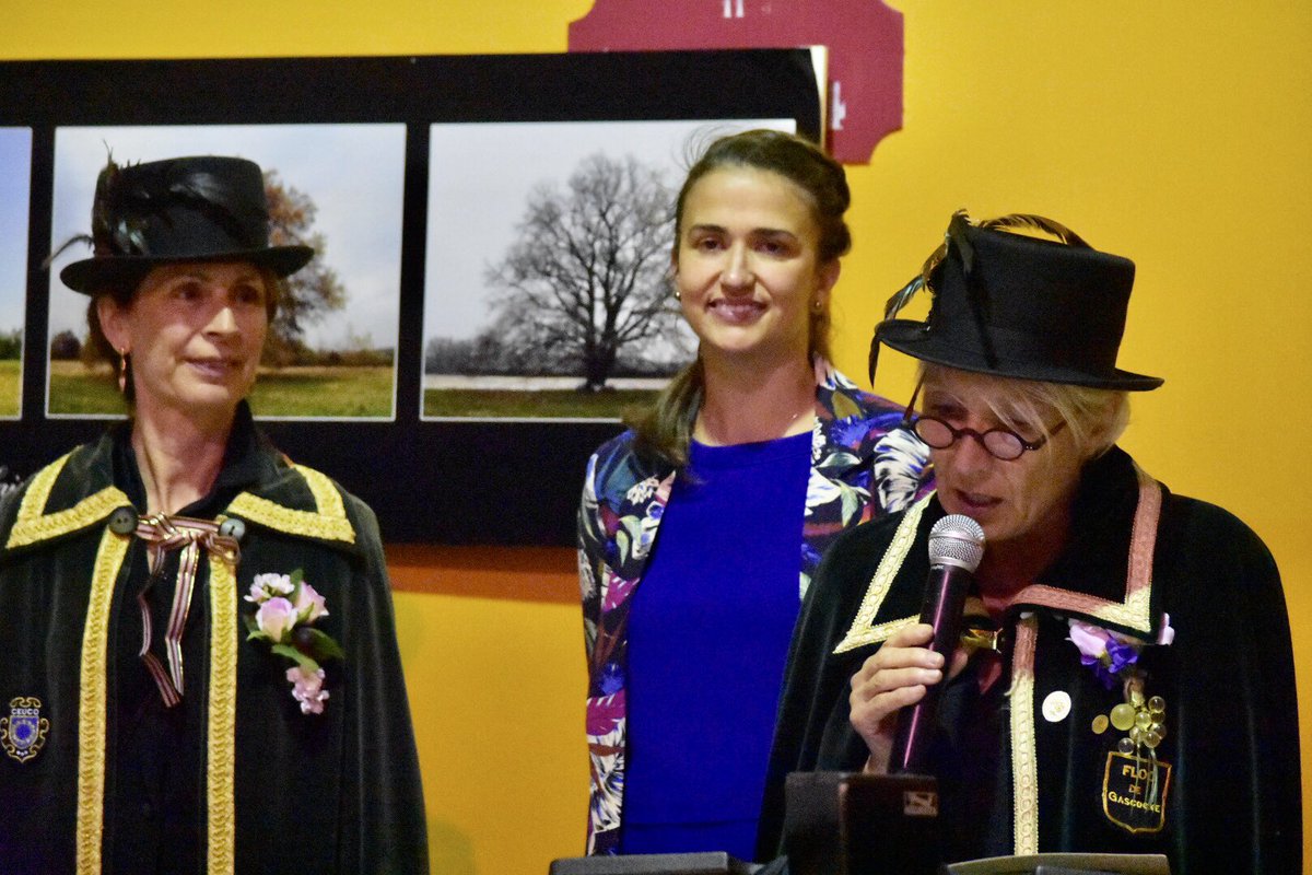 ArmagnacNews's tweet photo. L’académie des #damesduflocdegascogne vient d’introniser Laurence Helfrich, Anne-Laure Helfrich et Franck Dieudonné du groupe #lesgrandschaisdefrance, partenaire des Hauts de Montrouge à #Nogaro. 
#gers #cotesdegascogne #armagnac #spirit #cocktail #bartender #vin #gascogne https://t.co/wDKzhuT6cW