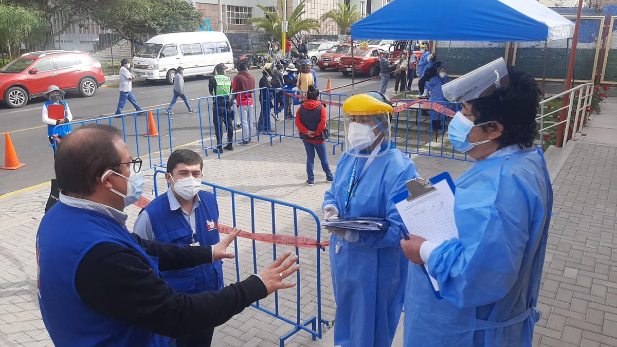 Defensoria_Peru's tweet photo. #VacunasCOVID19 Solicitamos al GORE #Arequipa fortalecer estrategia de comunicación para lograr metas de vacunación de la segunda dosis para personas de 50 y 60 años. Hay más de 11 000 personas que no fueron a recibir dicha dosis, pese a que vacunatorios estuvieron vacíos. https://t.co/ILn1UyZrkl