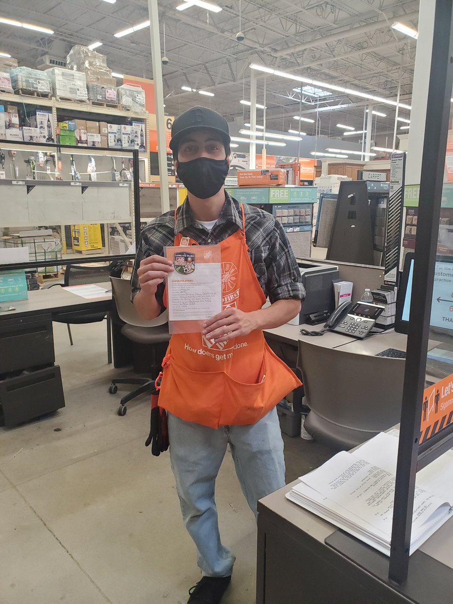 Cynthia47796644's tweet photo. PRO Walk D23 and D31/94. Luis and Melissa have formed great relationships with our pros. So grateful for them! #D71 #prowalk @2685_a @JasonArigoni @NicoletteH17 @cfulchini @Phil_Correia https://t.co/uav87XOXRt
