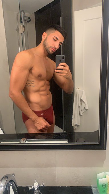 Getting ready for a great photoshoot 😜 https://t.co/2KSgBmaR8I<a href="/tag/twins"class="tags"><span>#twins</span></a>