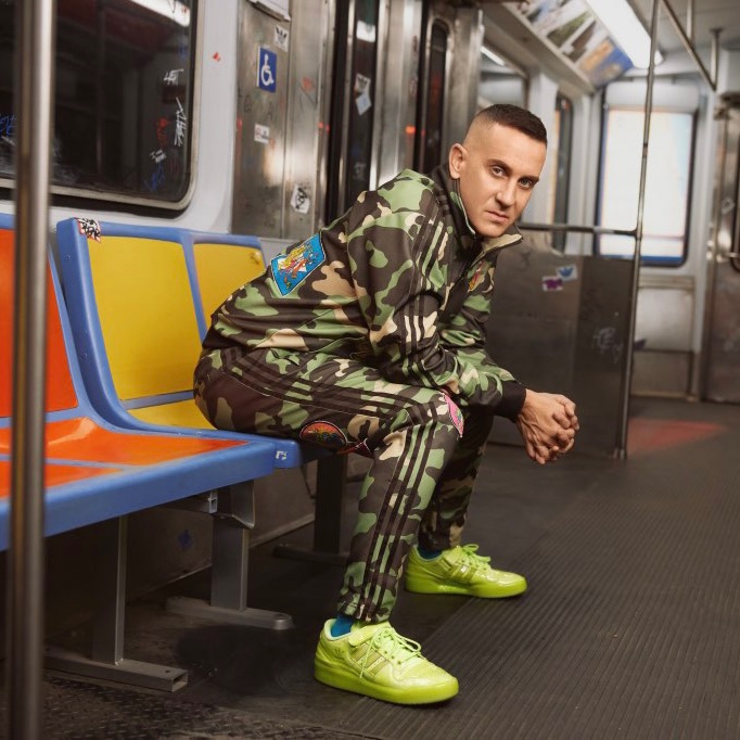 adidasoriginals's tweet photo. An open mind can take you down a path to anywhere. 

See how @itsJeremyScott and W.A.F.F.L.E. Crew explore their passions and express their unmatched style on Open Forum. 

#adidasFORUM available at https://t.co/ldpsHVus60 https://t.co/NAcQ2fPlbB