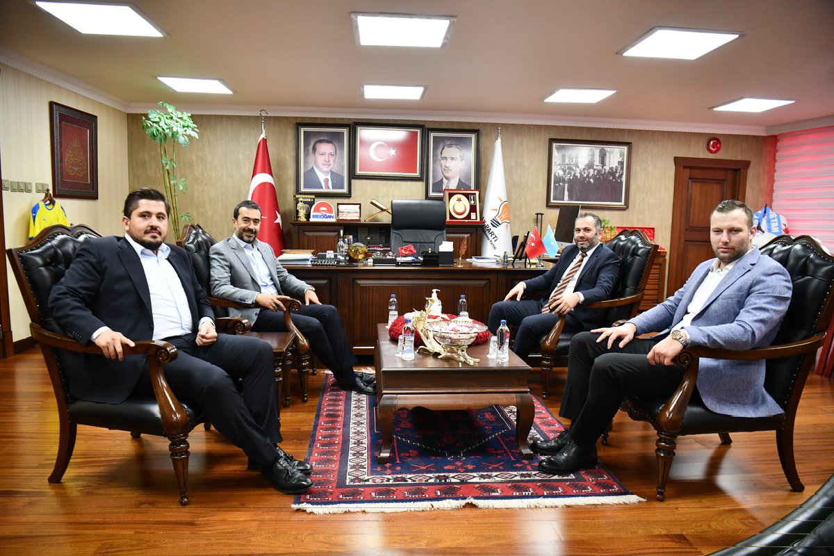 Anavatan Partisi Hükümet ve Parlemento'dan sorumlu Genel Başkan Yardımcısı Semih Narlı ve Parti Genel Sekreteri Ahmet Kabakcı, İl Başkanımız <a href="/hakanhanozcan/">Hakan Han ÖZCAN 🇹🇷</a>'a ziyarette bulundular.