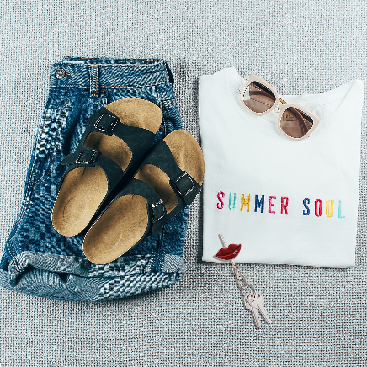 FindersKeyPurse's tweet image. It's the middle of July &amp;amp; summer is in full swing. When getting ready for your "summer fun day", don't forget your Finders Key Purse®!

#shortsweather #summeroutfit #funinthesun #loveit #finderskeypurse #favoriteaccessory #whatsinmybag #nomoredigging #lifehack #ootd #findyourkeys