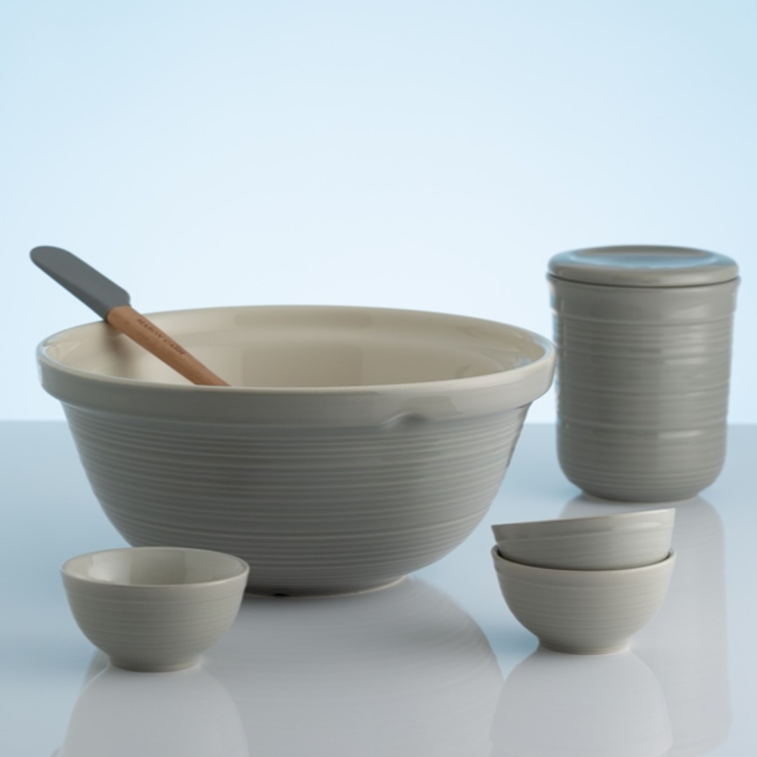 Featuring a distinctive, embossed finish in soft neutral colours to create a timeless, elegant look that suits both classic or contemporary kitchens, the William Mason Collection is a must have for any stylish kitchen.

William Mason Collection: masoncash.co.uk/products/shop-…