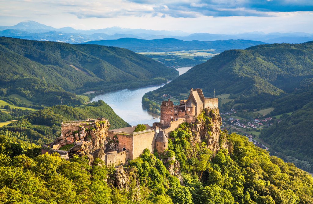 Aggstein Castle (German: Burgruine Aggstein, lit. “castle ruins of Aggstein”) is a ruined castle on the right bank of the Danube in Wachau, #Austria. The castle dates to the 12th century and sits 480 metres (1,570 ft) above sea level. #castles