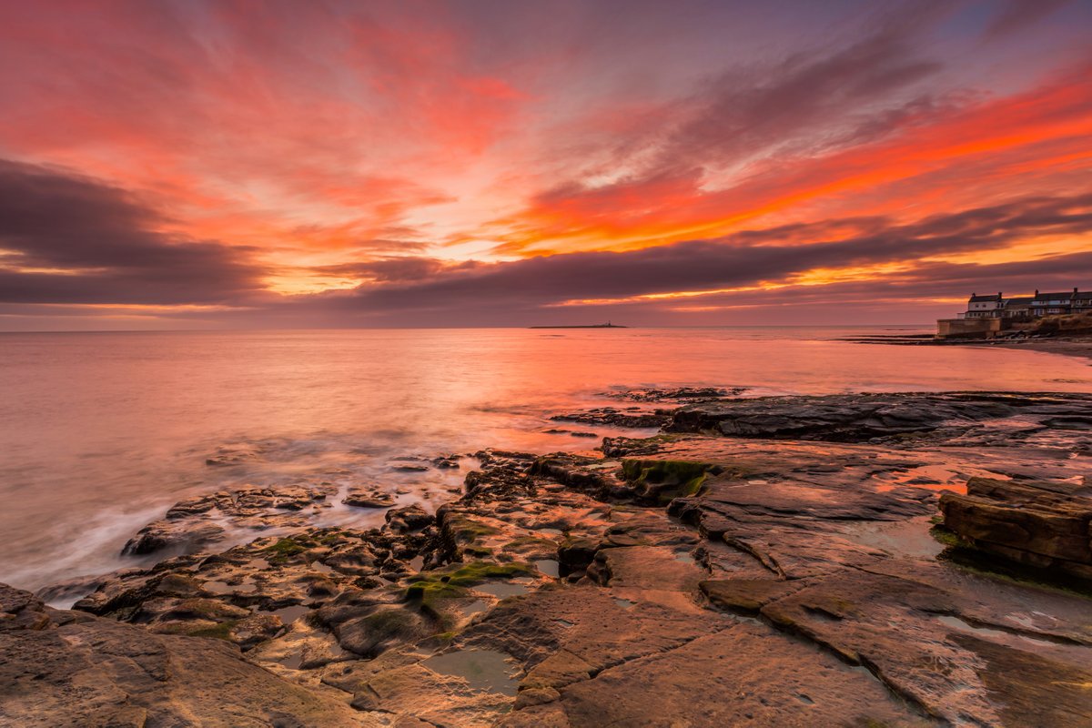 images_ian's tweet photo. Fire in the sky at Amble, Northumberland https://t.co/hgeFzLGNO0