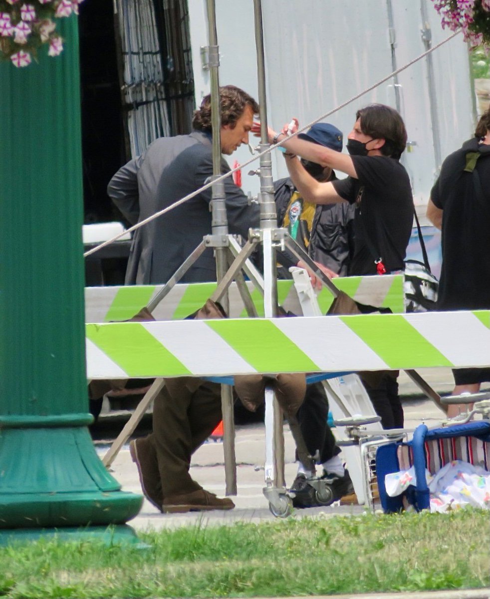 AdamDriverBRA's tweet photo. Adam Driver filmando White Noise hoje via @ArielHenry https://t.co/nD2HXrAuwc