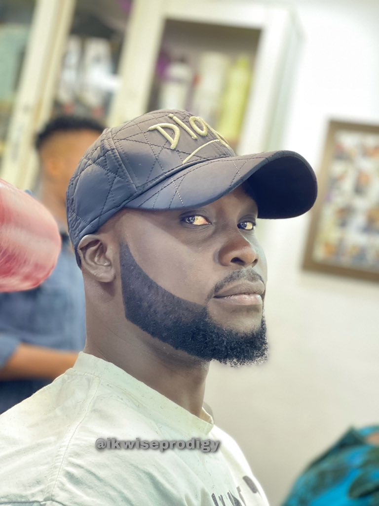 Ikwiseprodigy's tweet photo. My friend came for some pretty trim,
I did some justification π https://t.co/UES0CJYrJz