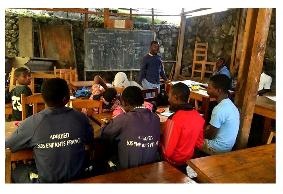 Retour à l'école pour nos apprentis menuisiers à Goma 💪🏾
Merci <a href="/aprojed/">APROJED RDC</a> 
#ecole #education #goma #RDC #sosenfants #AiderSansAssister