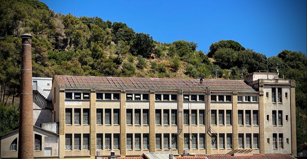 FesEnergia's tweet photo. Estem connectant al sol una indústria d’Arenys de Munt (Maresme). 108,78 kWpic d’#autoconsum #fotovoltaic amb inversor de 100 kW en una teulada de teula amb dos orientacions (Est i Oest). https://t.co/tOzYraQ0Tn