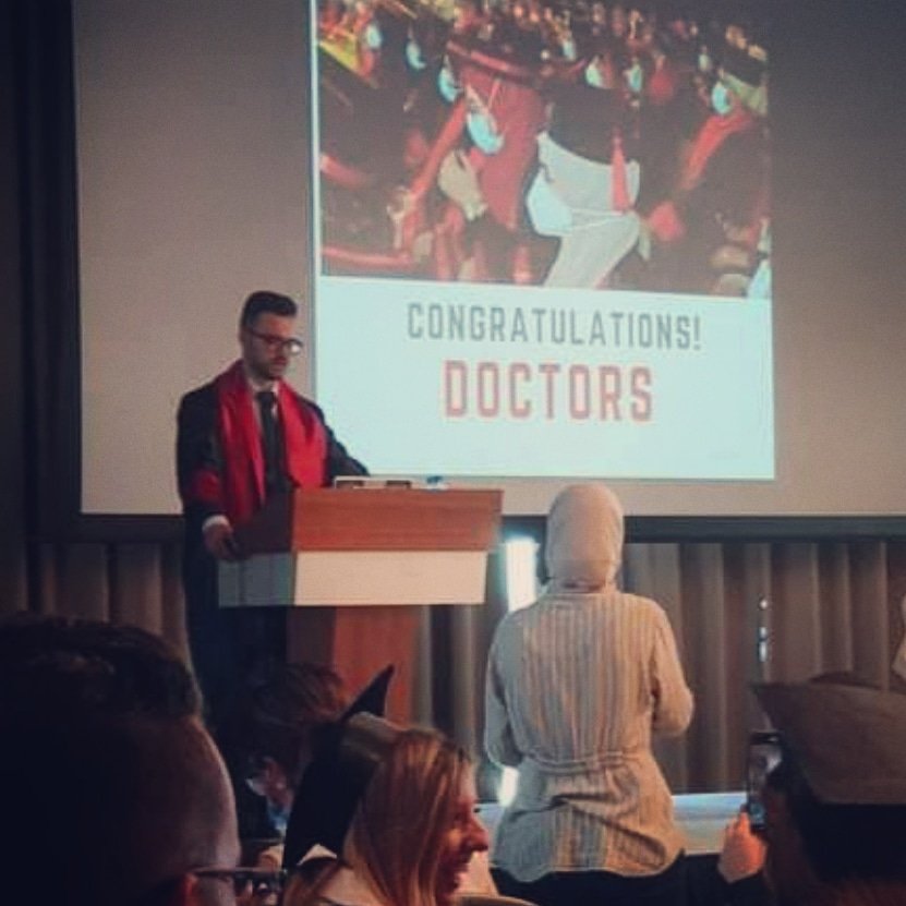 chemscher's tweet photo. Honoré d'avoir été invité à prendre la parole à l'occasion de la remise de diplôme de notre promotion, médecine 2013 ❤️ https://t.co/W08PLYoWIz