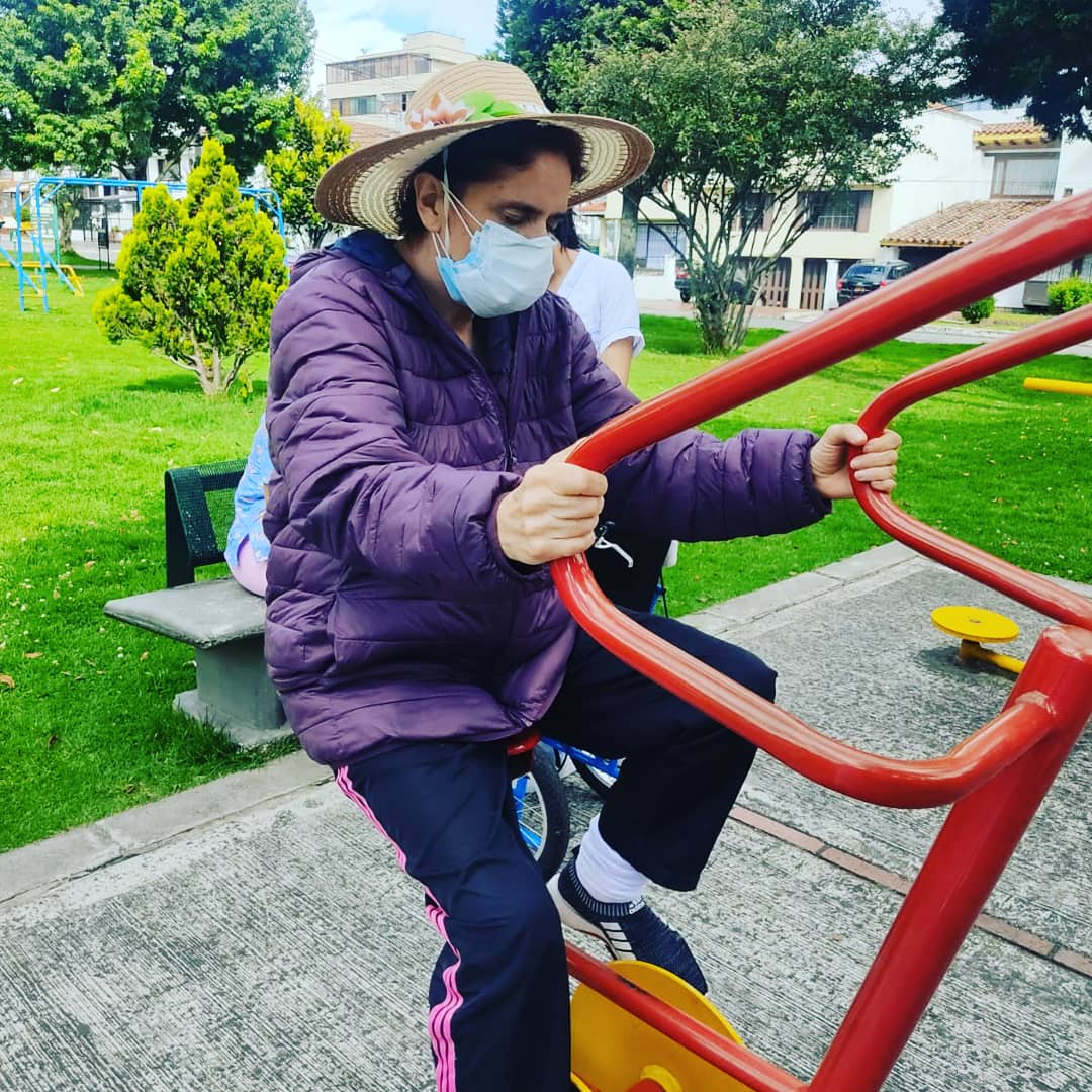 CristopherHogar's tweet photo. 🌄Nada como un paseo por el parque donde nuestros abuelitos realizan a diario ejercicios 💪de estiramiento para fortalecer su salud física🌺con el acompañamiento y la supervisión de nuestro personal profesional, 🤍👩‍⚕️ quienes están prestos a brindar el mejor servicio🌟🧓🏻👴🏼 https://t.co/BWIL9kaAHs