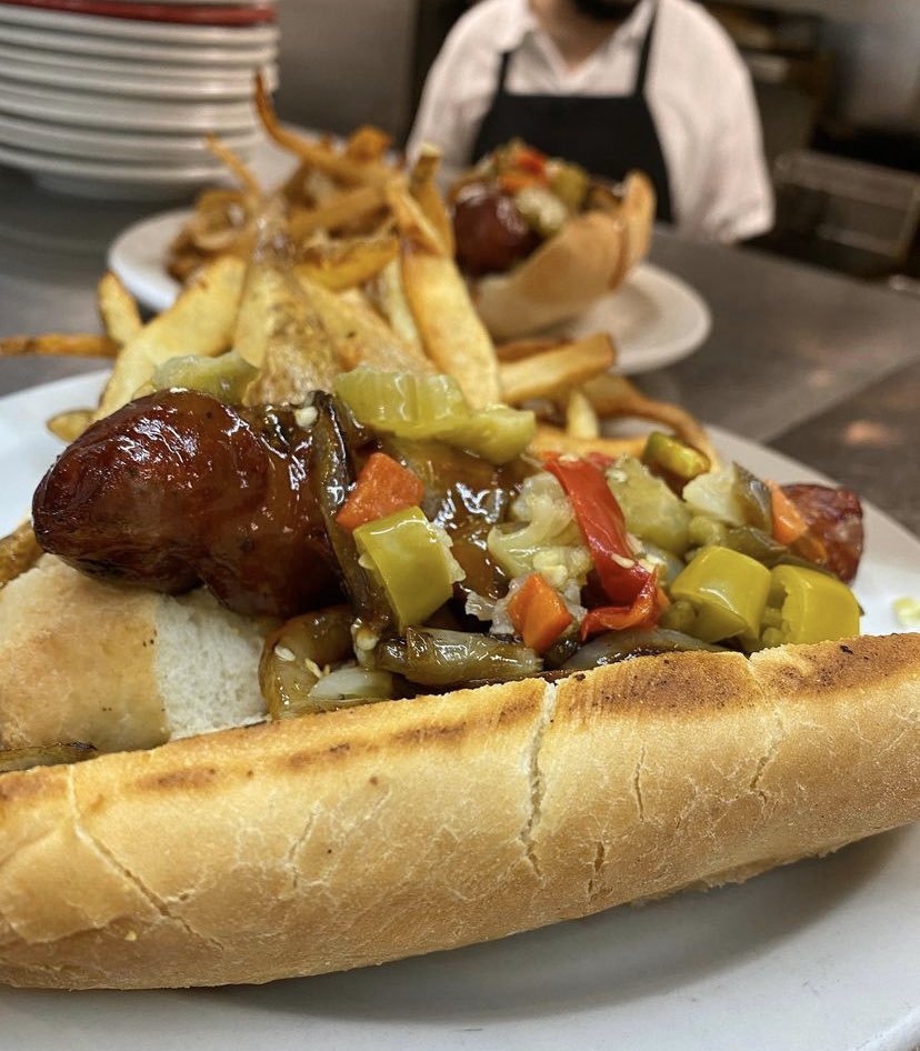 🔥 Hot Link Diablo Sandwich 🔥
Diablo hot links, grilled onions &amp; giardiniera  on a French roll ✨