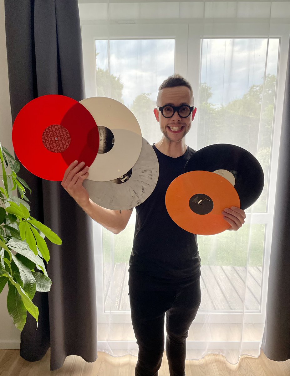 These are the colors of my lockdown created between March 2020 and June 2021.

It was distinctly a good time at least for creativity 🙂