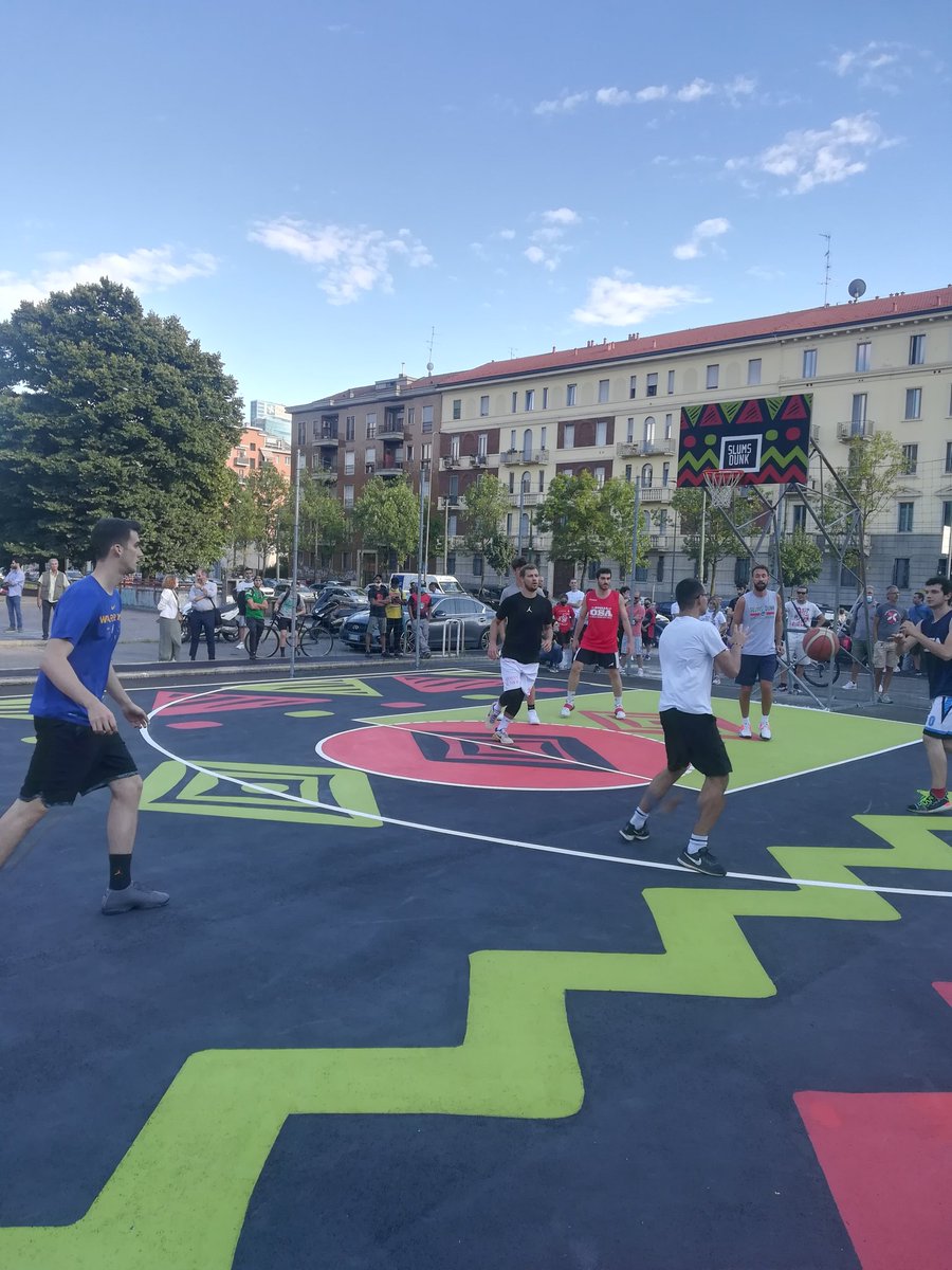 DavideFuma's tweet photo. Figata raga! #basketballneverstop #slumsdunk https://t.co/2OwTj6s46f