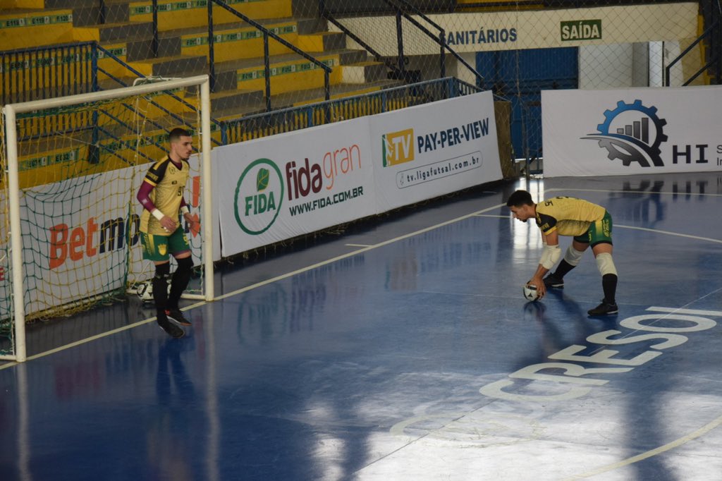 lnfontime's tweet photo. @assoeva também aquecendo para o duelo com o @jecfutsal, às 16h, com transmissão ao vivo da LNFTV ➡️ https://t.co/0lv7OC5vCB
#LNF2021 #ASSxJEC
📷 Roni Müller/ Assoeva Futsal https://t.co/rv6e2UiLCE