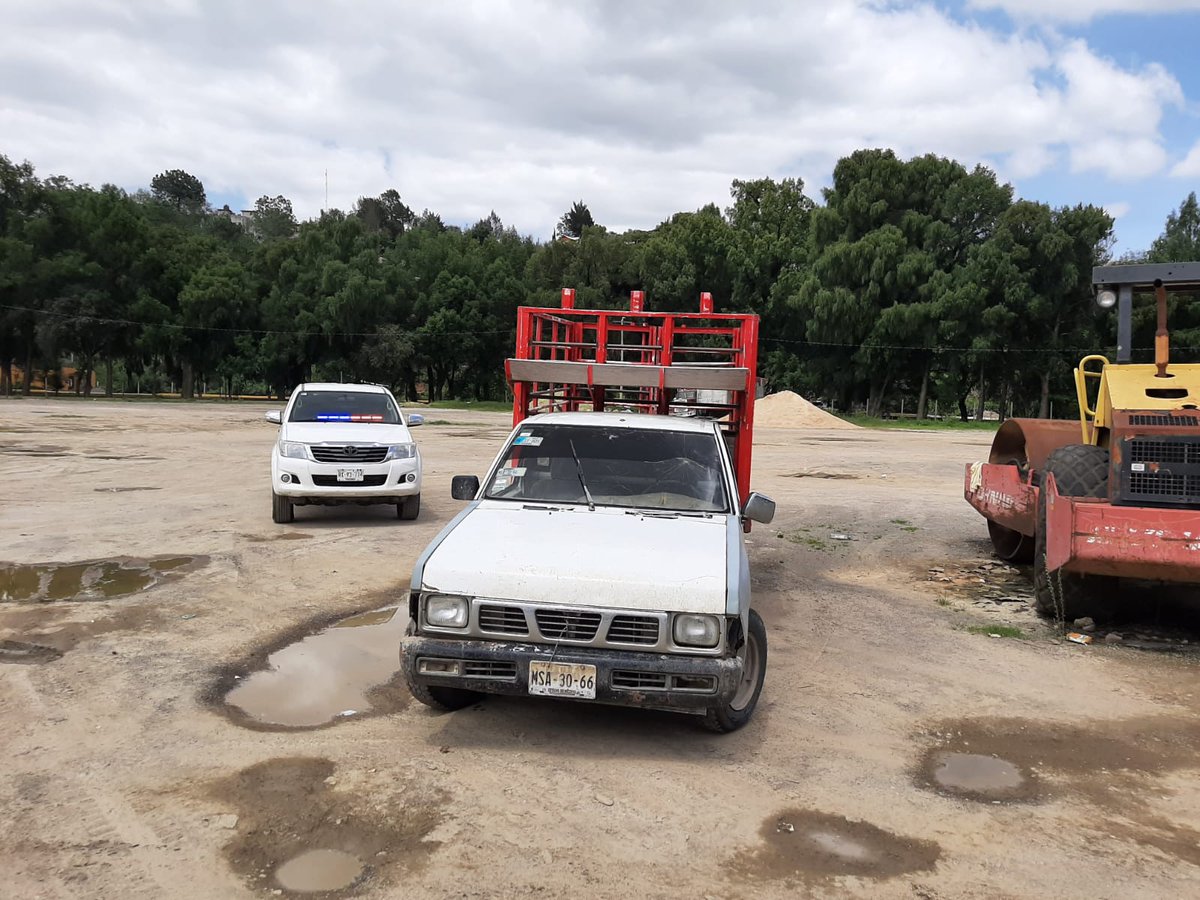 La @FISCALIA_GobOax, a través de la @AEI_Oaxaca, aseguró y puso a disposición del MP un vehículo de motor marca Nissan, que cuenta con reporte de robo vigente y que fue abandonado en la #HeroicaCiudadDeTlaxiaco, en la región #Mixteca. @PeimbertArturo @JosAlfredolvar3