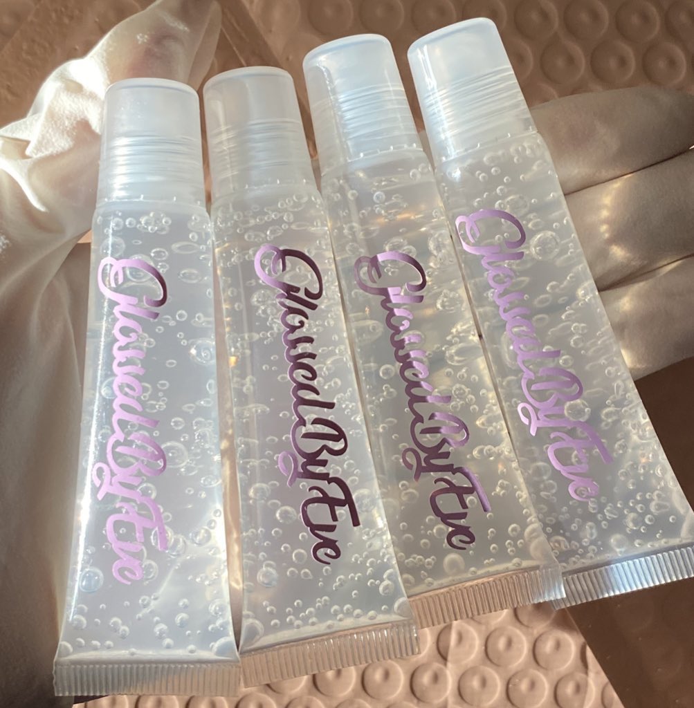 glossedbyeve's tweet photo. @NNcherish Hey check us out!🤎We are dedicated to uplift and pamper each and every single one of our customers✨! In honor of our CEO going to college please use code: BISON for 25% off your order!❤️💙 All funds will be going towards tuition! https://t.co/JKoeOo1NO7 https://t.co/5PNLHlgNFu
