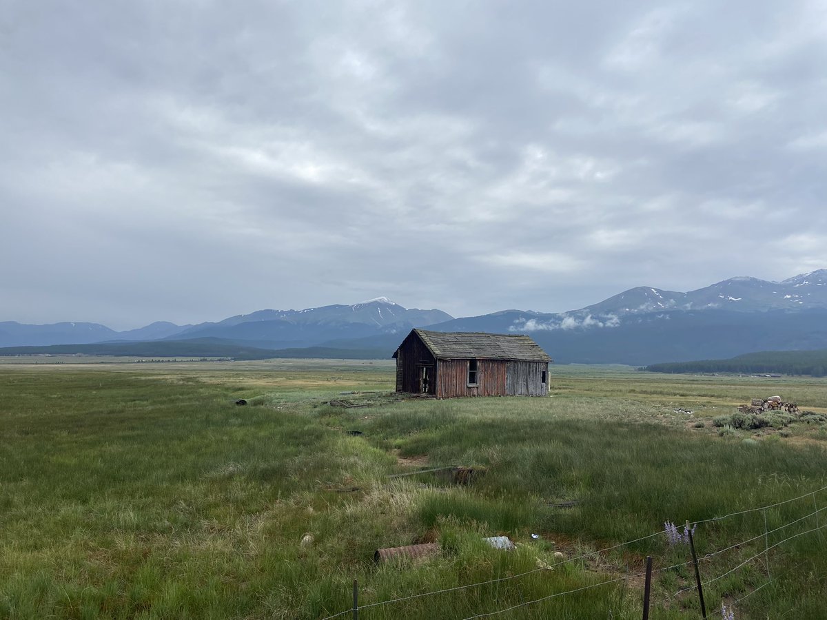 blueegg3r's tweet photo. I love this barn down the road from the @VisitLeadville National Fish Hatchery @Colorado #mountelbert is in the background! https://t.co/D6N4QYWmVs