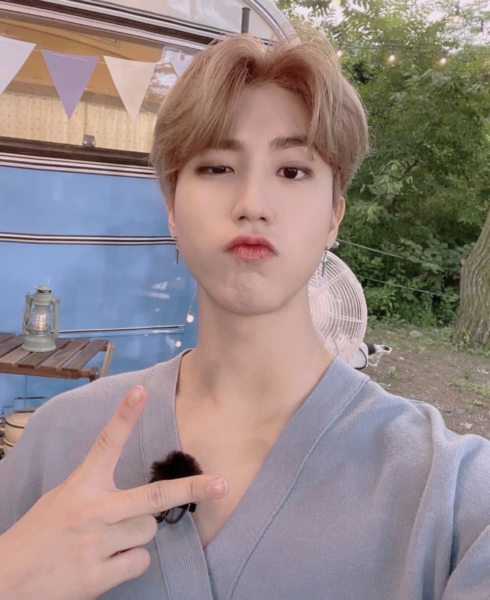 anabnahw's tweet photo. @felixille Hi! Thanks for this opportunity and good luck to everyone 
My bias is Han 🐿 https://t.co/g1zqp78Tgw