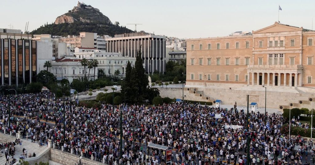 drsimonegold's tweet photo. Thousands rally against COVID-19 vaccinations in Athens, Greece. 

The pushback is global. https://t.co/akHqaMwFKR