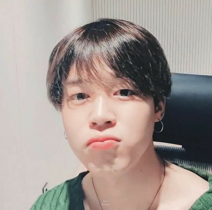 KailanySmia1's tweet photo. O Jimin é uma pessoa incrível e cheio de luz, tudo que ele merece é amor e carinho, eu só queria poder proteger ele. 🥺💜

#JiminWeLoveYou 
#jiminiloveyou 
#jiminperfect 
#Jiminie
@BTS_twt https://t.co/MJeetNDfIN