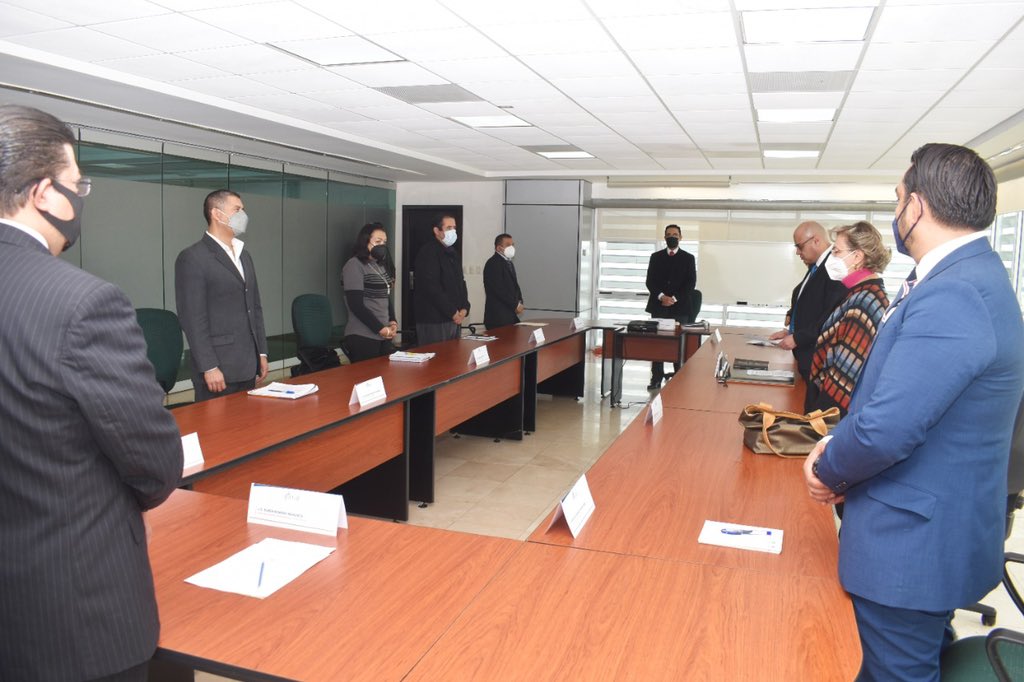 Cumpliendo la Ley General de Archivos y la Ley de Archivos para el Estado, el Fiscal General <a href="/FcoMurilloR/">Francisco Murillo Ruiseco</a> encabezó la Instalación del Grupo Interdisciplinario del Archivo de la #FGJE donde la Dra. Mercedes de Vega Armijo Dir. del <a href="/ARGEZacatecas/">Dir. General de Archivos del Estado de Zacatecas</a> fue testigo de dicho acontecimiento