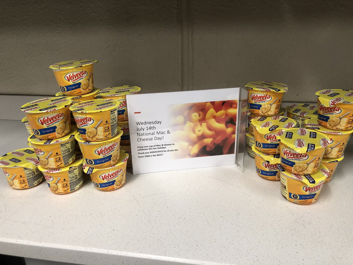 thd3308's tweet photo. National Mac and Cheese Day July 14th @thd3308 🍽 ❤️ 🍽 ! #funholidays 🤣Everyone enjoying shells and cheese! @MarkSaltarelli @J_L_DRAPER https://t.co/lMIp888IXl