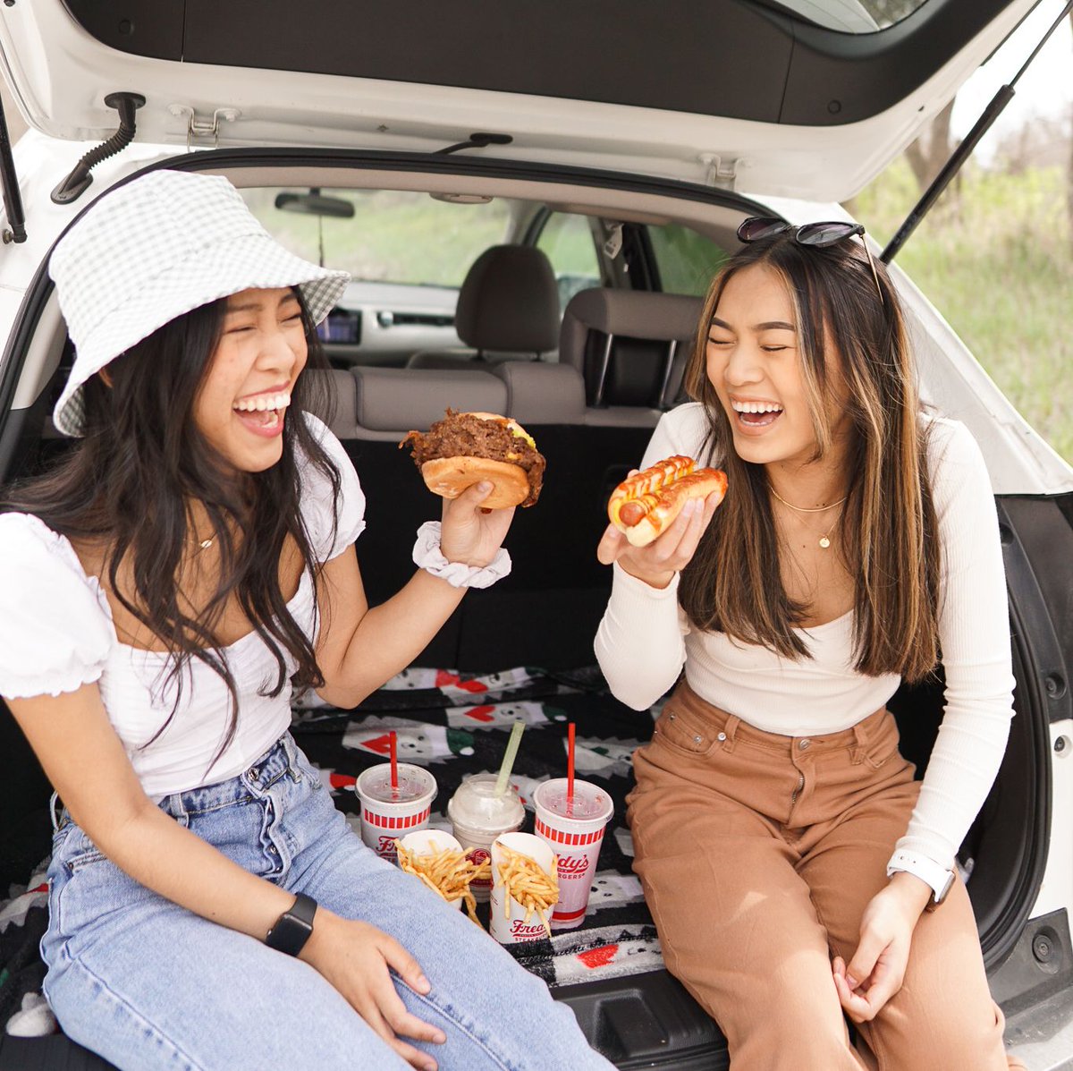 FreddysUSA's tweet photo. Freddy's + Friendship = ☺ #ilovefreddys

📷: @lexivan_ @mandiev09 https://t.co/9MZAoEGlon
