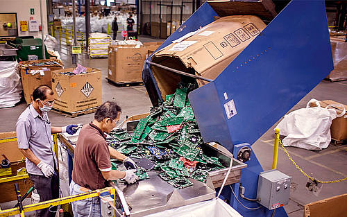 Nachhaltigkeit spielt in allen Phasen des Produkt-Lebenszyklus eine Rolle vom Einkauf, bis hin zu Recycling und Entsorgung. Wie das ganz praktisch aussehen kann, verrät der Artikel!  bit.ly/3BegaNc #Iwork4Dell