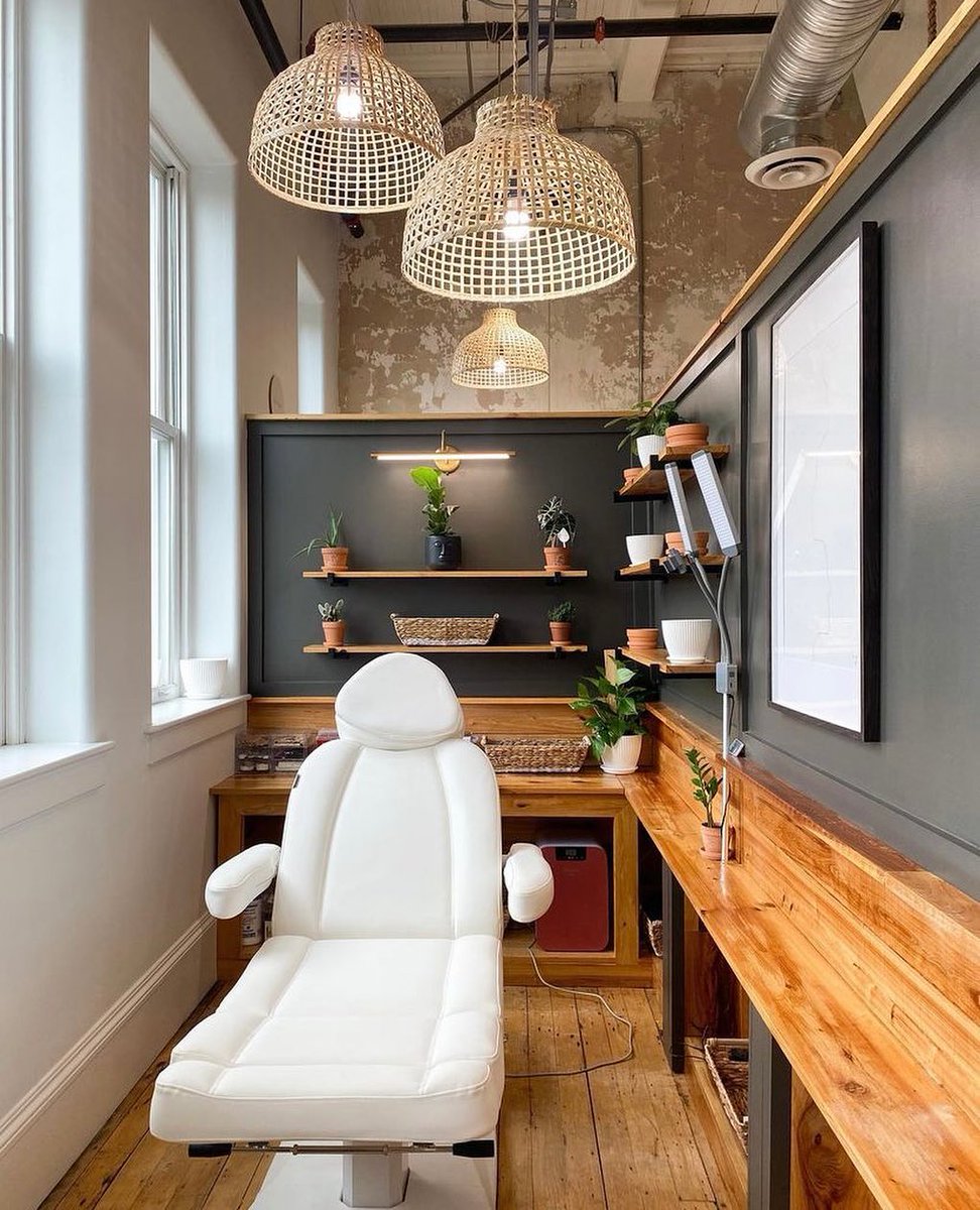 R U KIDDING?!?😱😱😱 @thebeautique_columbia’s treatment room is the definition of GOALS💙💙💙 #treatmentroomtuesday #skininc #skincare