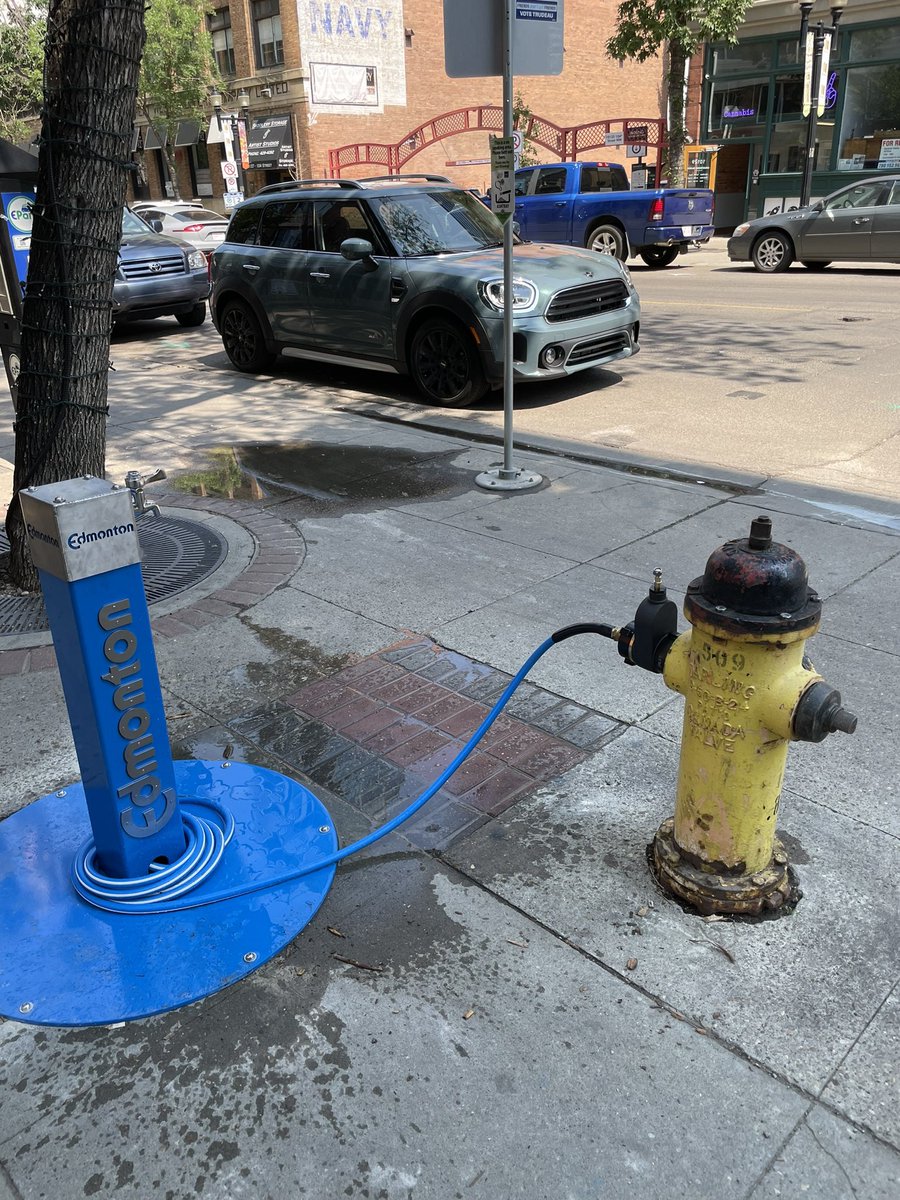THIS IS GREAT. I hope it’s permanent 🙌🙌🙌🙌🙌🙌 <a href="/CityofEdmonton/">City of Edmonton</a> @DBAyeg <a href="/4thStPromenade/">4thStPromenade</a>