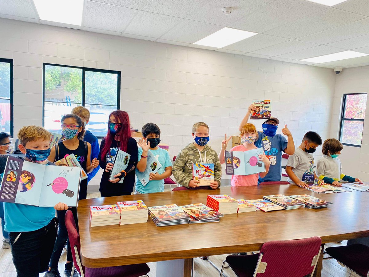 CielitoLindoBks's tweet photo. Thanks to a special partnership with ERG HOLA, children from the Boys & Girls Club of Imperial Beach now have new our bilingual books in their home library #latinxauthor #girlontv #mrmacaw #sisepuede #successstartswithliteracy #latinxbooks #RaisingReadersTogether @LeticiaOrdazTV https://t.co/YLT8ol2bcI