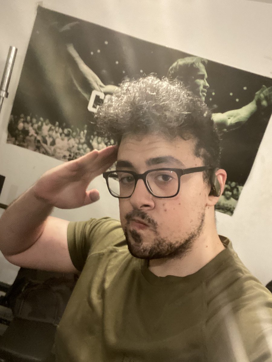 charliegreenman's tweet image. Not going to die barbell curl, Dumbell row, or lat Pulldown today. I have another 2 hours of consulting and 1 hour of product and it’s almost 11pm. I run a tight ship. This deadlift mishap was a curveball and corners will be cut today. #1stepback #2stepsforward