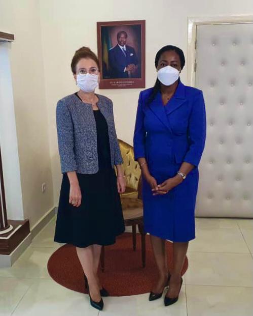 L’Ambassadeur Nilüfer Erdem Kaygısız a été reçue en audience par S.E.Mme. Madame Erlyne Antonella Ndembet, Ministre de la Justice, Garde des Sceaux et Chargé des Droits de l’Homme de la République Gabonaise.
Les sujets de coopérations dans le domaine juridique ont été abordés.