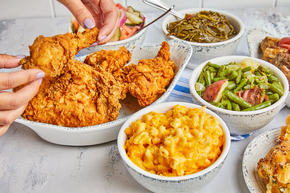 branson_landing's tweet photo. Paula Deen's Family Kitchen - Branson Landing
Order up, you wont be disappointed!
#familystyledining #familytime #homecooking #happytummies #yum #PaulaDeen #BransonLanding https://t.co/D7nDOso7j5