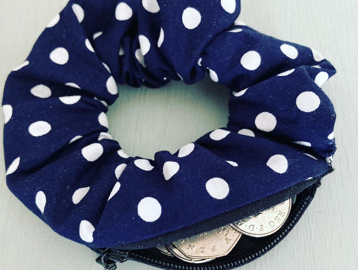 PeonyProjects's tweet photo. Now Live  at my Etsy shop, my new Zipper Pocket Scrunchies.

Polka Dot is the first style I have made, however the majority of my Scrunchie fabrics can be turned into a Secret Pocket Scrunchie. 
#zipperscrunchies #pocketscrunchies #secretstash #secretstashscrunchie #hiddenpocket https://t.co/S8VFvW1k8j