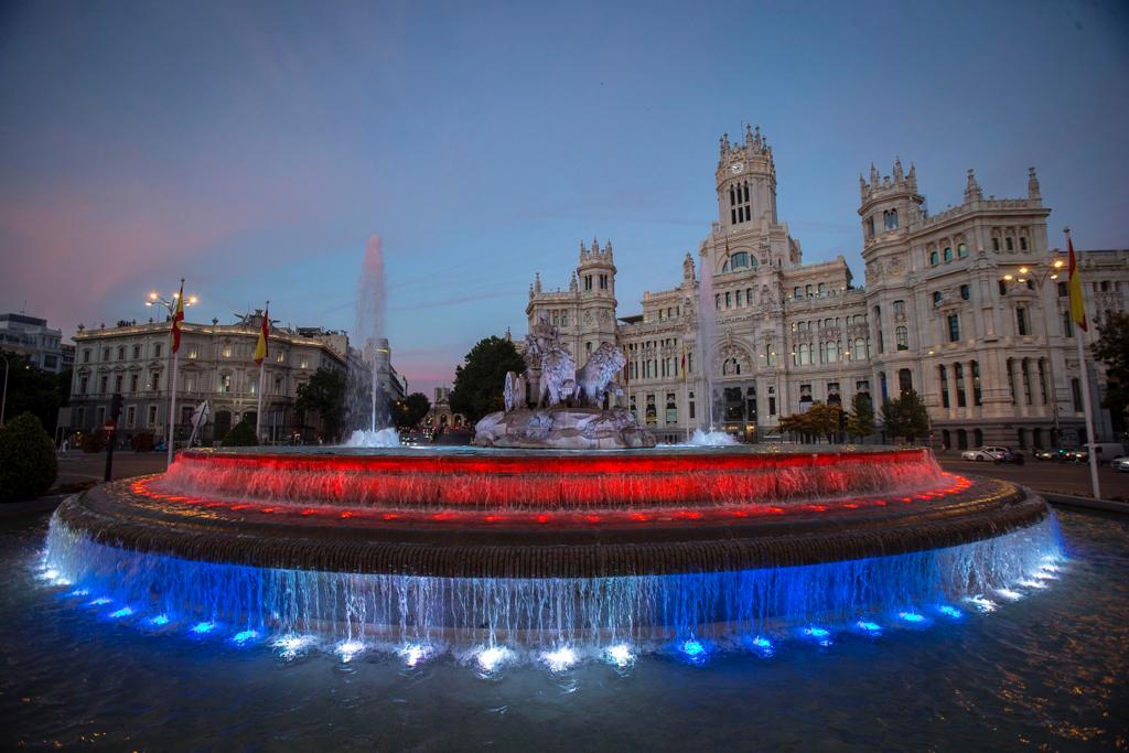 MADRID's tweet photo. Iluminamos Cibeles con los colores de la bandera de #Cuba 🇨🇺 en apoyo al pueblo cubano y por una Cuba democrática y libre de dictadura https://t.co/Uq7BBtGDZO