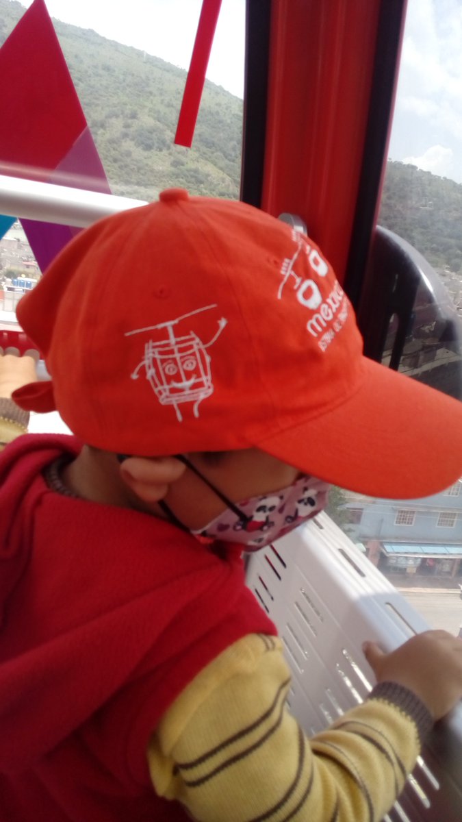 mapachux's tweet photo. @Mexicablemx un ferviente fan del teleférico de ecatepec https://t.co/uXfHMg8C1x