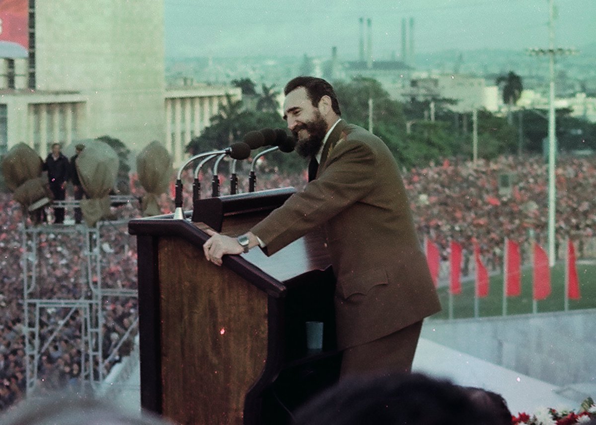 #Fidel:"(...) tienen libertad para escribir todo lo que quieran,¡pero que tengan libertad también para aguantar todo lo que tengamos que decirles a las plumas mercenarias!". #LaCalleEsDeLosRevolucionarios #FidelVive #CubaViva