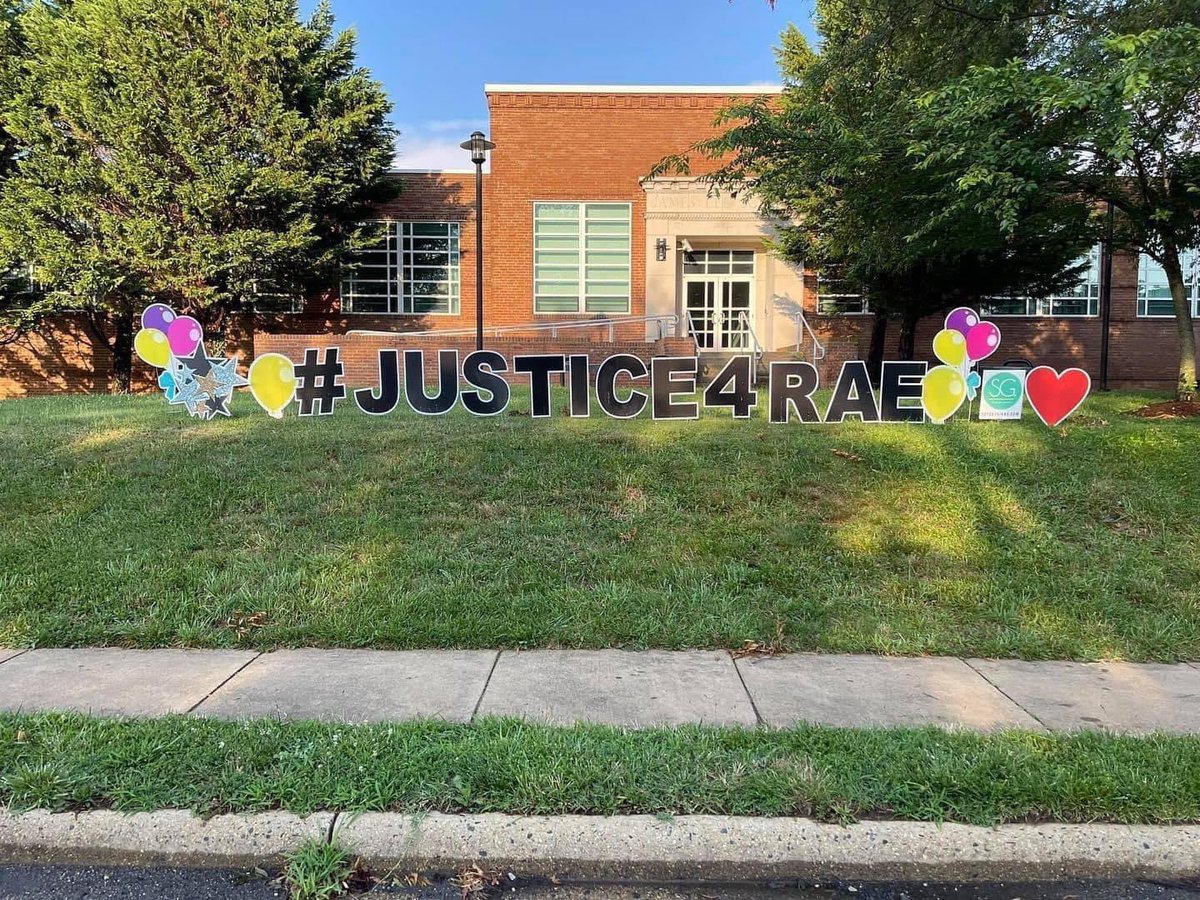 sistah_a's tweet photo. Just in case yโall forgot
It was mid rush hour, on a busy road in SEโฆand you telling me No ONE remembers anything?!?! Itโs not SNITCHING, itโs #justice4rae๐๐๐ป๐๐ https://t.co/9NWdt8Z0Ex