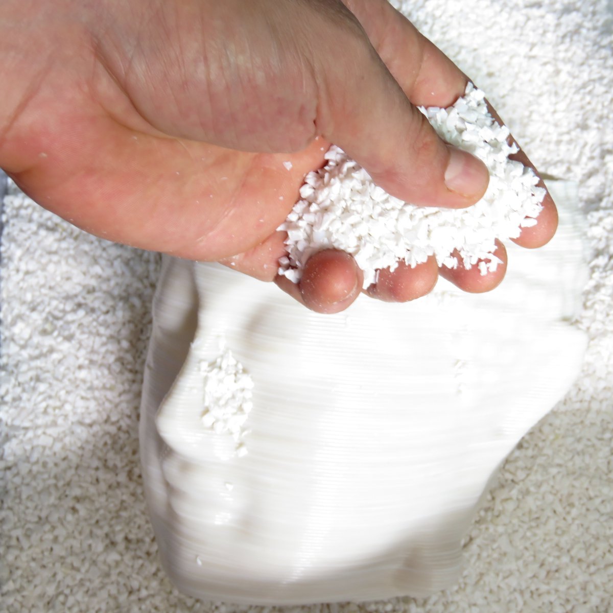 ♻️100% recycl3Dprint♻️
---
The Lily extruder technology allows direct extrusion from recycled plastic chunks from failed prints and old parts without jamming or clogging.
---
Find the nearest shredder in your area and start a sustainable business based on circular economy.