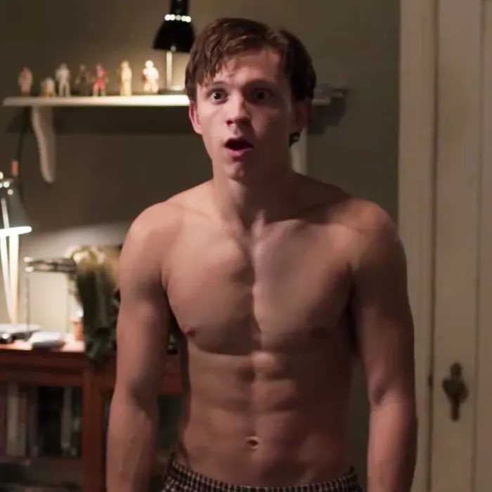RT @themarvelparker: just a reminder that tom holland is gradually getting ripped in every spider-man movie https://t.co/XHpU0ntiUF