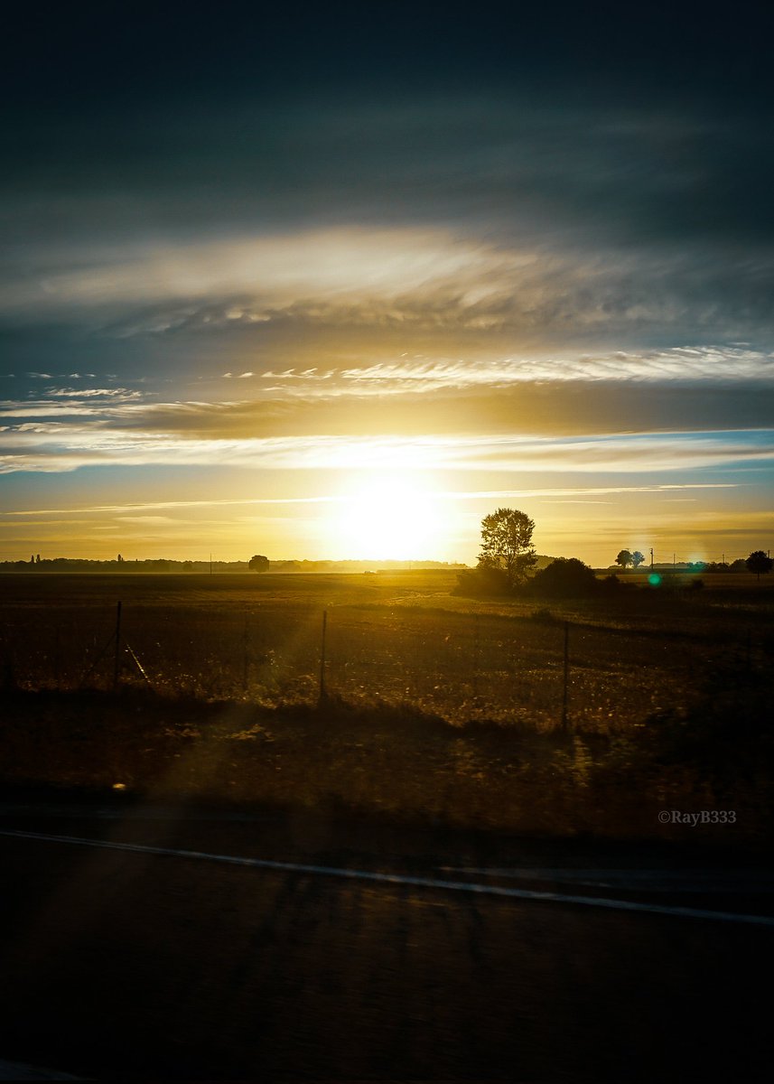 RayB333's tweet image. Dag ✌🏻 van de 📷Challenge #wolkenlucht Moody clouds #twitterfotochallenge21