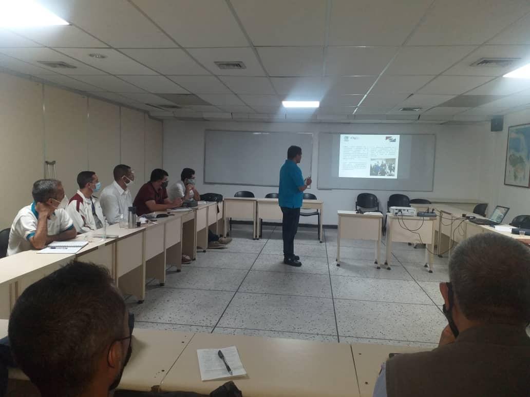 MedozaWullian's tweet photo. #Hoy se cumplió mesa de trabajo con Vicerectorado, coordinadores de Centros de Investigación, Práctica Profesiónal, Proseuney, Postgrado y Servicio Comunitario de la  @uney_oficial para abordaje de políticas de territorialización alineadas con @ceguyaracuy. @CTrompiz2 @JLEONYARA https://t.co/TSmcJnjCd6