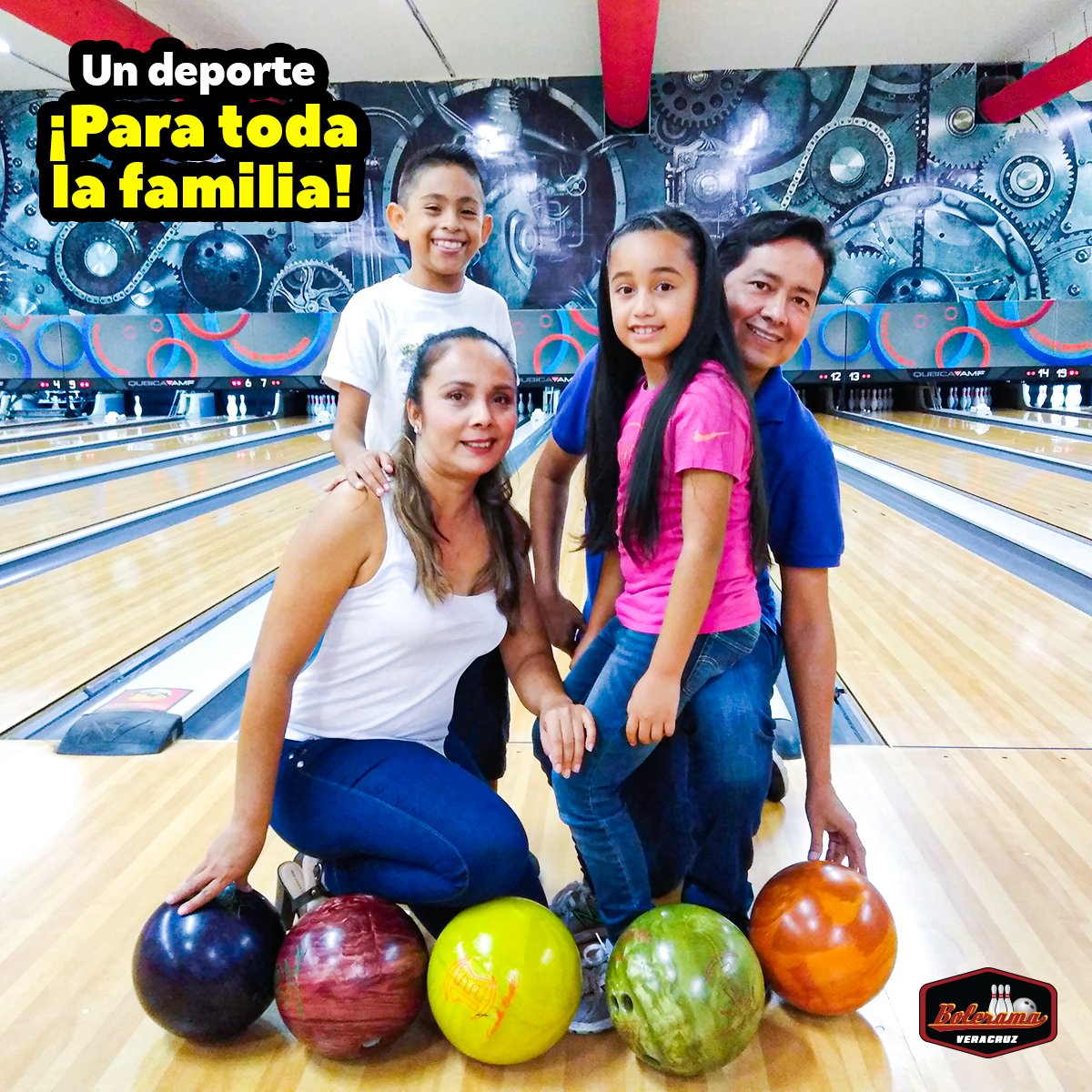 BoleramaVer's tweet photo. ¿Sabías que el #Boliche 🎳 es un #Deporte que puede practicar TODA la #Familia? 🤯

Estas #Vacaciones no te rompas la cabeza buscando una actividad que involucre a toda la familia y vente a #BoleramaVeracruz 😉

Juega, ejercítate y DIVIÉRTETE mientras lo haces ¡Te esperamos! 🥳 https://t.co/aBwgwQJqNu