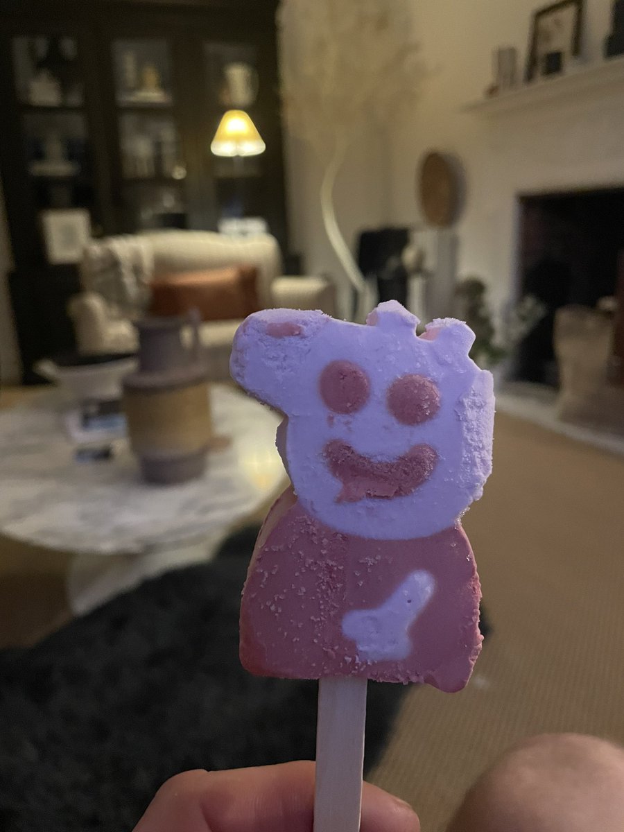 May I present to you, the Pepper Pig ice cream stick. <a href="/LidlGB/">@LidlGB</a> nothing strange at all about it.