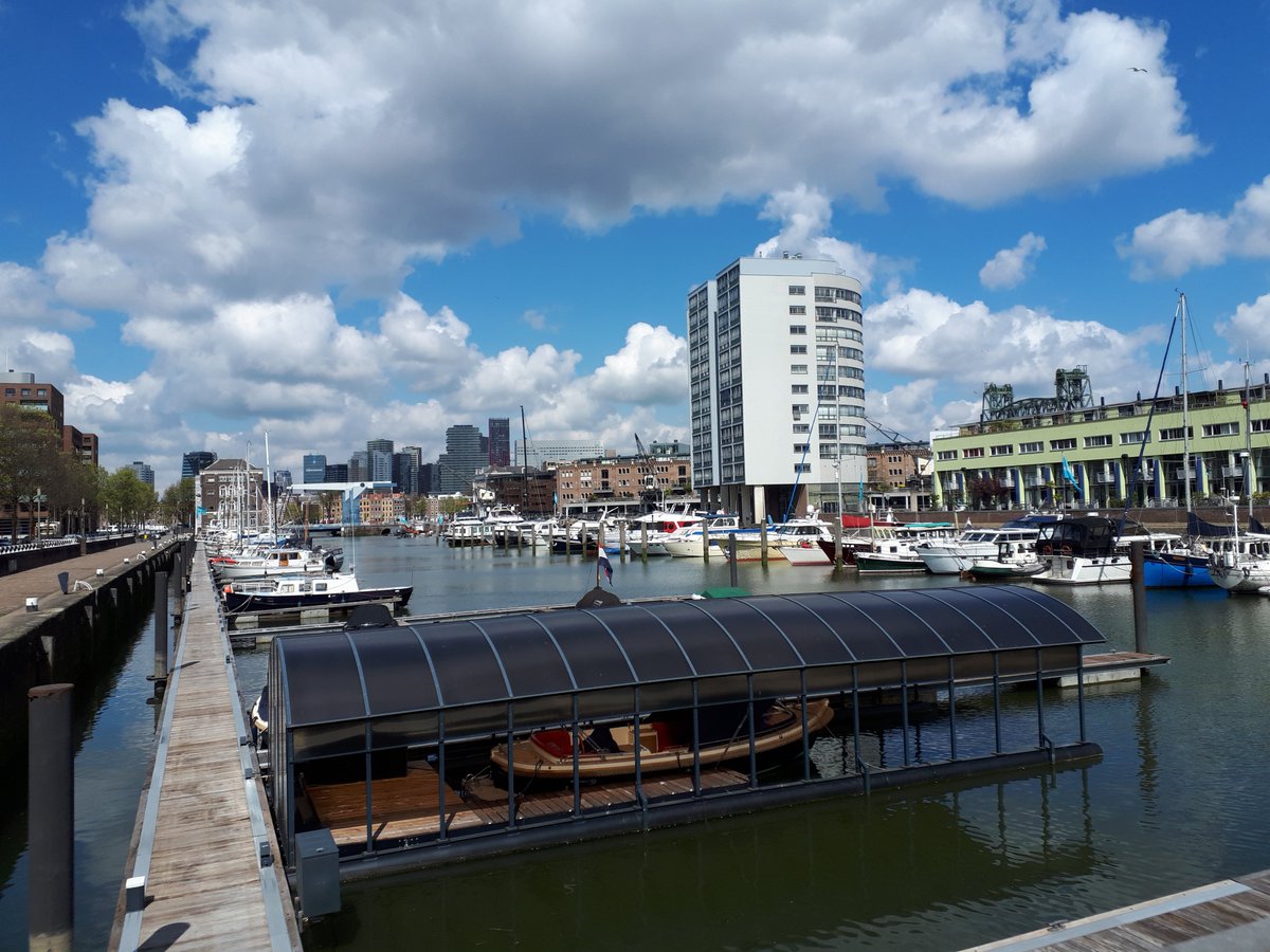 WMuizer's tweet photo. Entrepothaven Rotterdam
#wolkenlucht #dag2 #twitterfotochallenge21 https://t.co/L80UCp6tLq