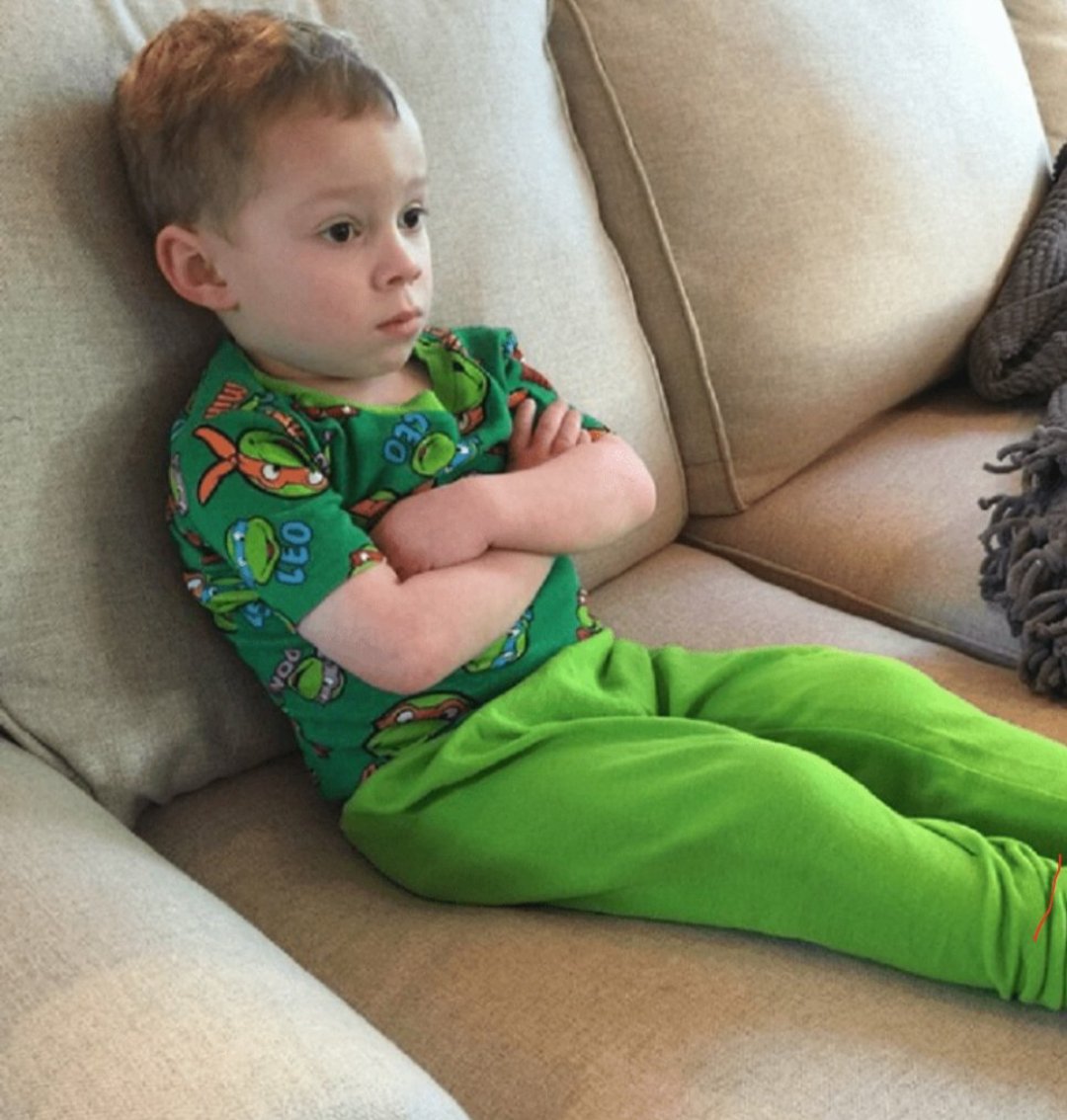 _MariiiaCe_'s tweet image. Las 22.55 y sigue El Hormiguero repetido.
Mal vamos otra vez
#MaskSinger7