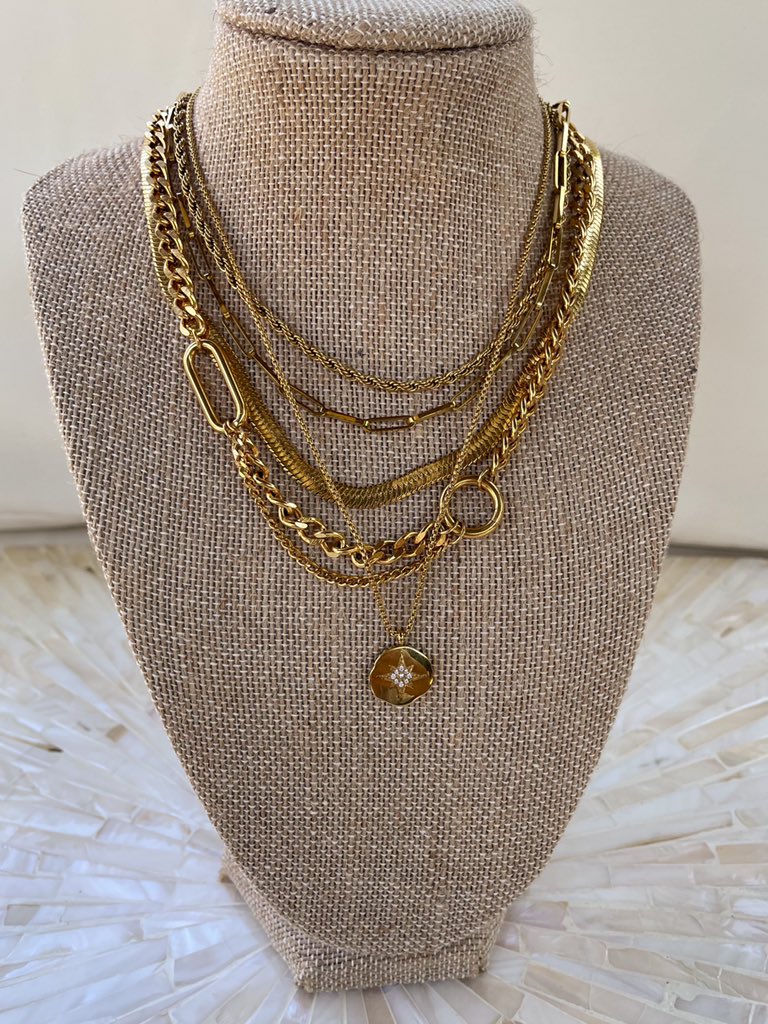 dulcetbyviv's tweet photo. This is your sign you need to start layering necklaces 🤍 https://t.co/WMeWsFxNq9